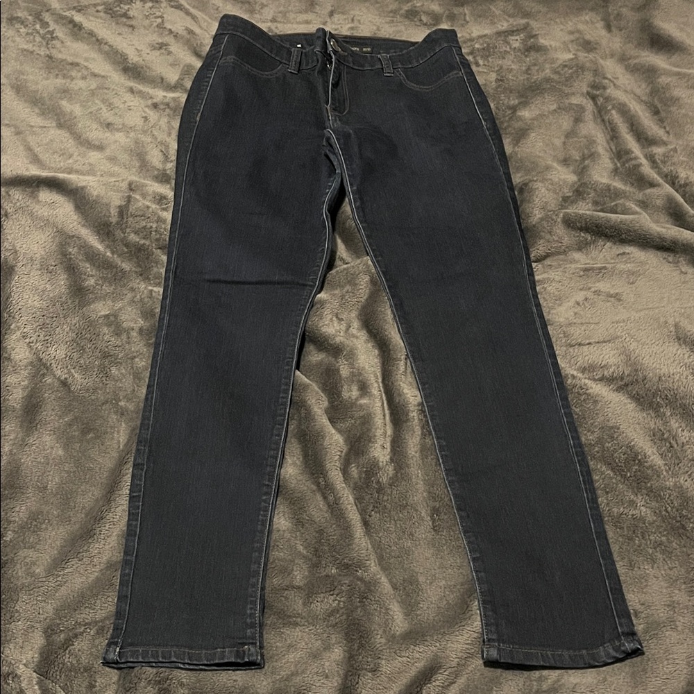 Calvin Klein Women’s Dark Blue Legging Jeans 10. Pre owned. Lite wear